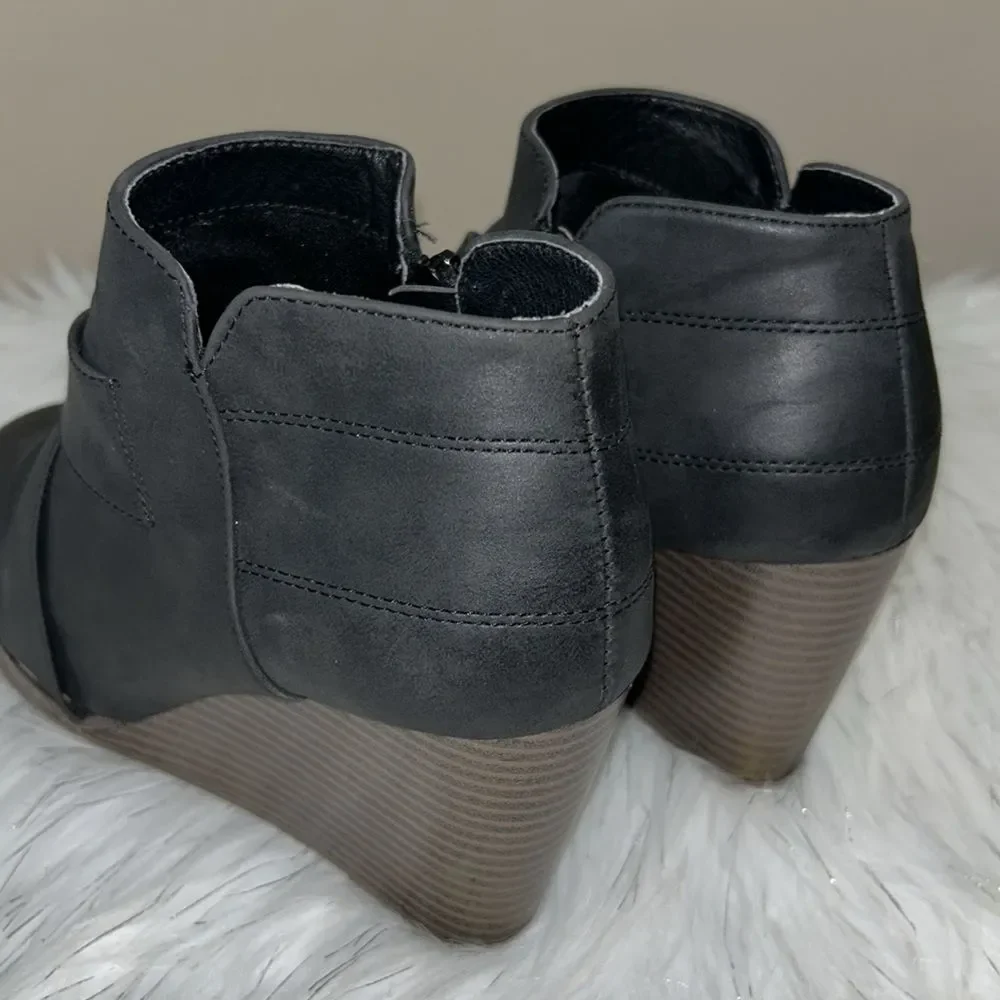 Maurices 11M Black Alexis Cross Strap Wedge Bootie